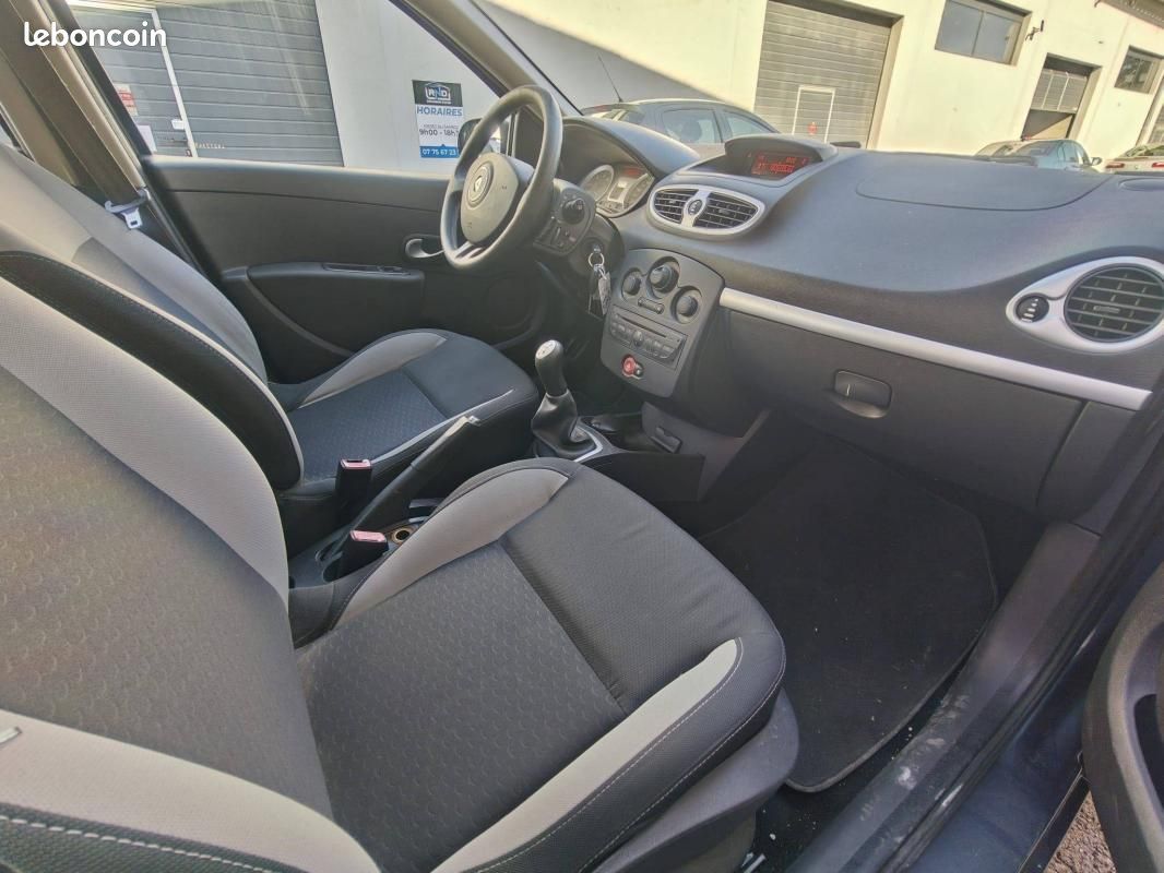Renault Clio III 1.5 dCi 85ch Business Eco² 98g 5p Entretien à jour (image 15)