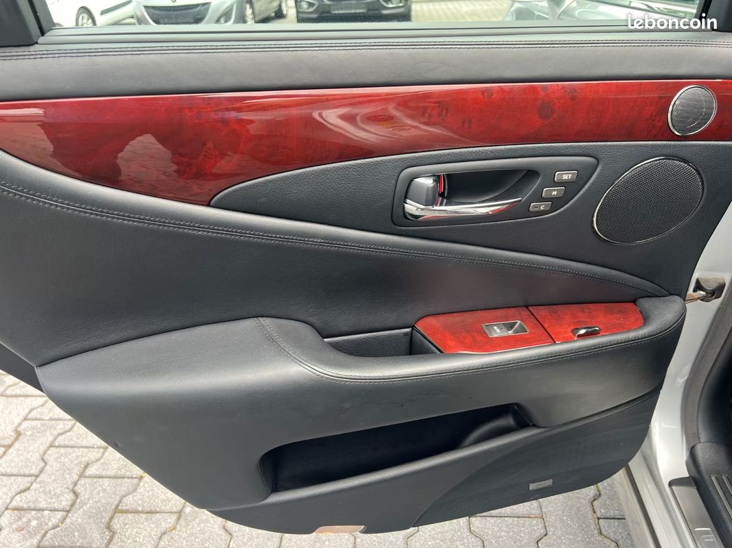 Lexus LS 600H L Ambience 5.0 V8 394CH - Historique D'Entretien Complet - Toit Pano - Cuir Chauffants - Sièges Mémoire - 158000KM (image 10)