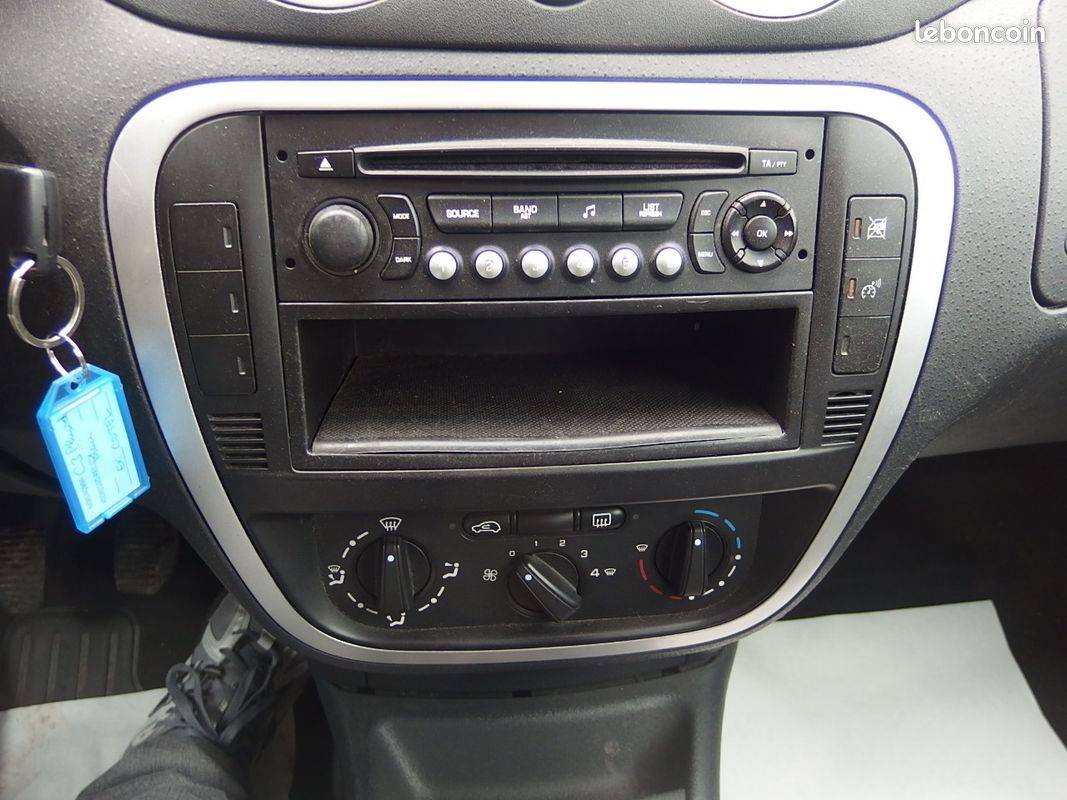Citroen C3 PLURIEL 1.4 HDI70 (image 13)