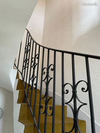 https://img.leboncoin.fr/api/v1/lbcpb1/images/c7/4b/f2/c74bf28208be580de860726b8141cdd9bfb8ede7.jpg?rule=ad-image