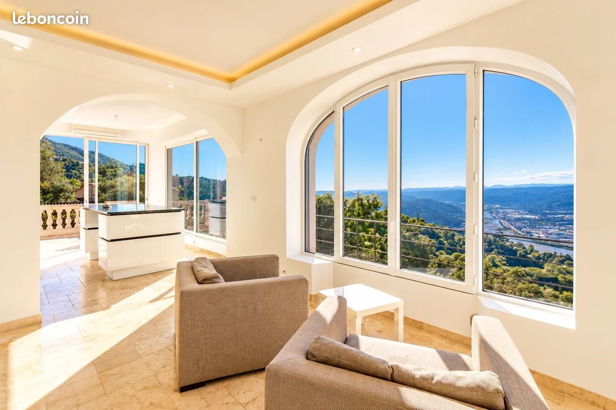 Maison 6 pièces 163 m² · à Castagniers · 163 m² · 690 000 €