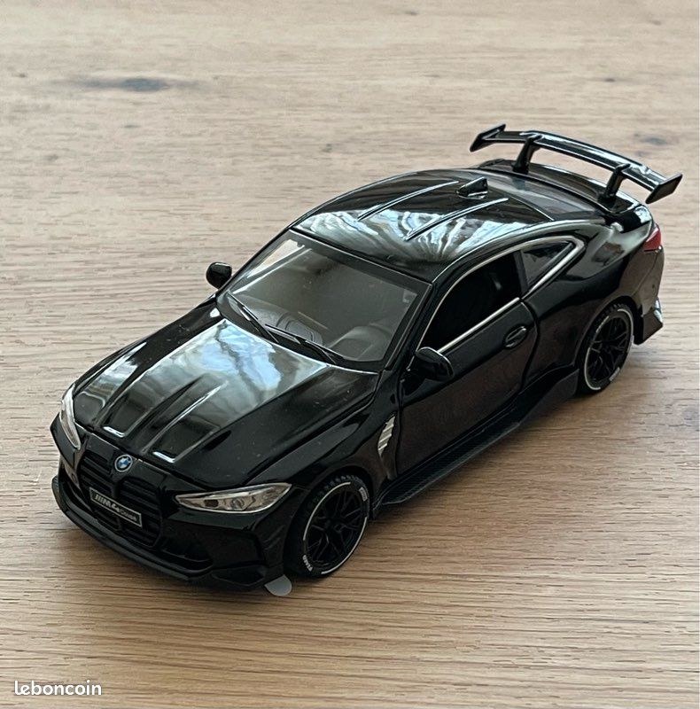 BMW 850 i COUPE rouge échelle 1/18 fabric REVELL voiture miniature de collection