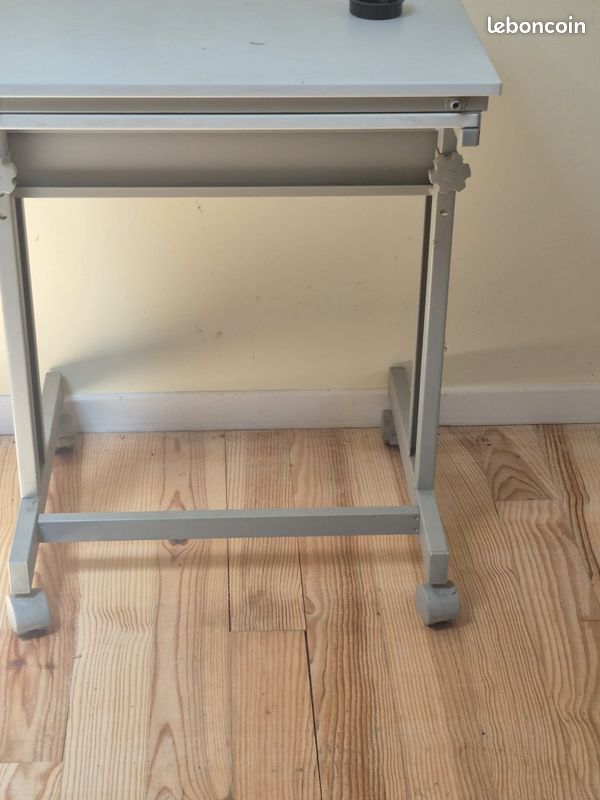 Table ordinateur (image 1)