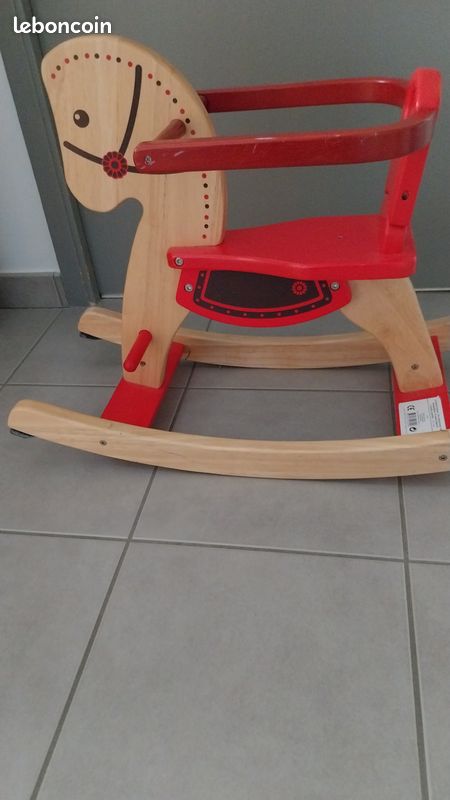 Cheval à bascule en bois (image 1)