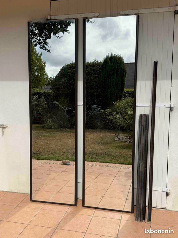Deux portes de placard coulissantes miroir (image 1)