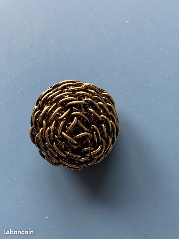 Bouton Ancien Haute Couture - Résine Avec Lamelles De Champignons - Diamètre 3,7 Cm - Occasion - Pièce Unique