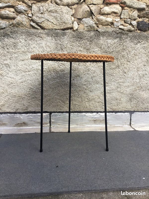 Table ronde structure fer tripode noir plateau osier vintage (image 3)