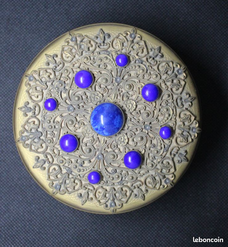 Joli boite-poudrier (image 1)