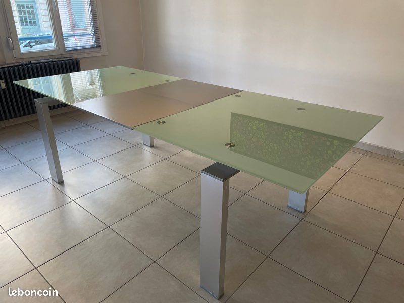 Table (image 3)