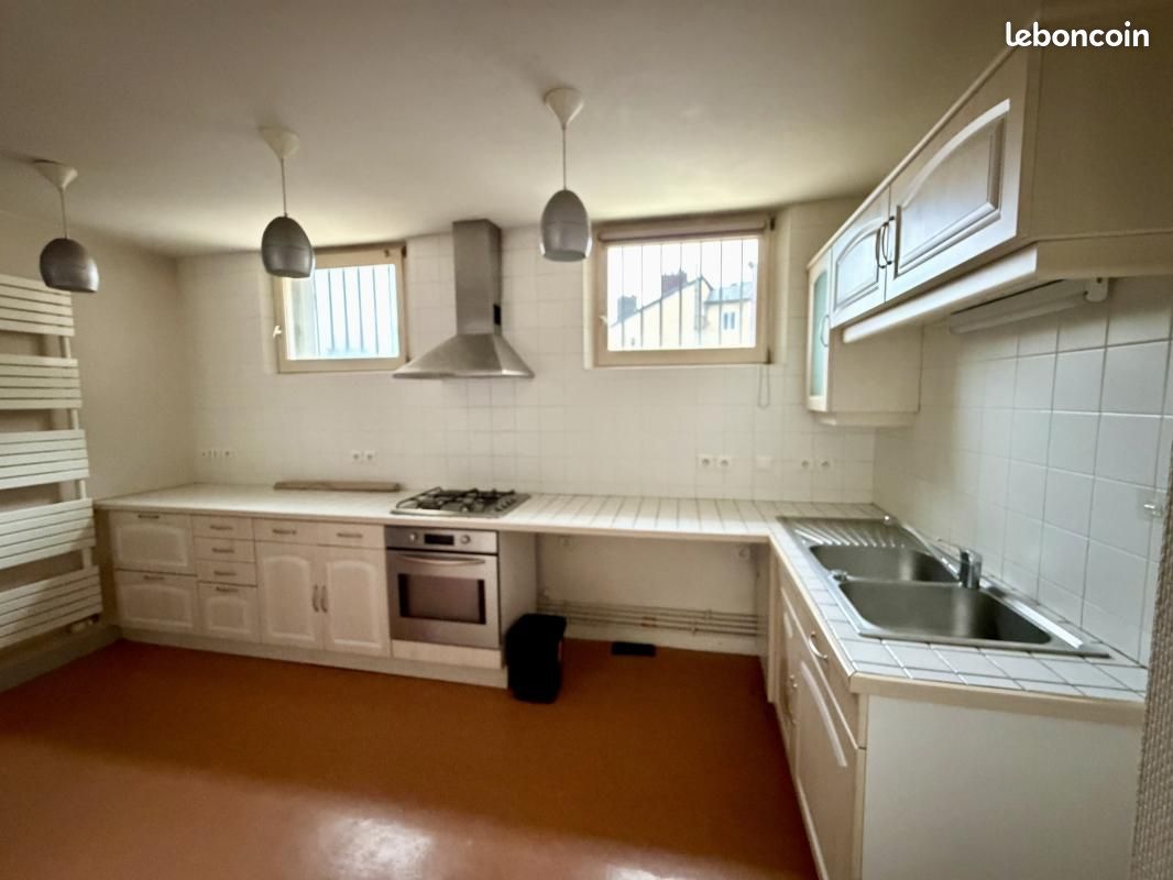 Appartement 5 pièces 118 m² · à Limoges · 118 m² · 900 €