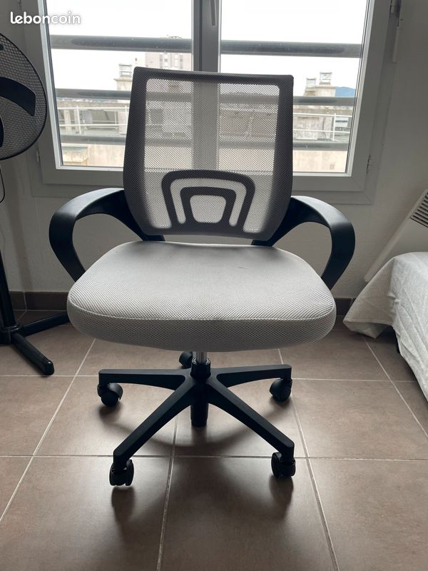 Chaise de bureau (image 1)