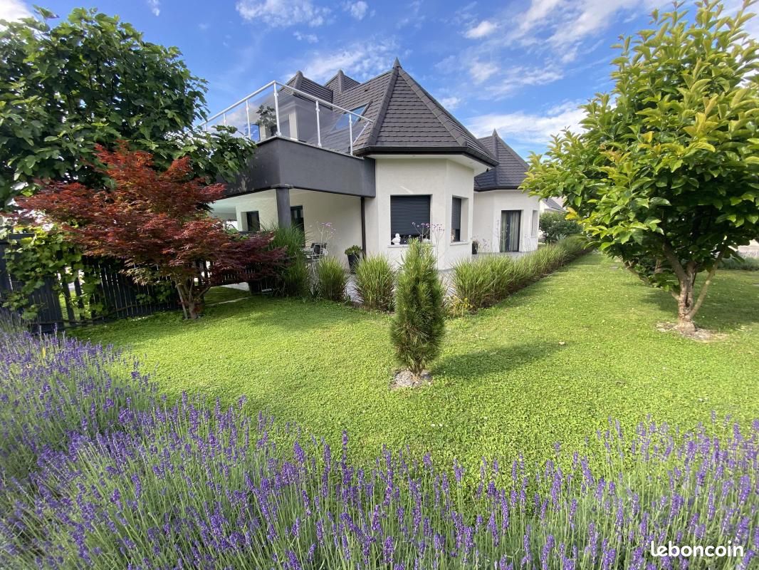 Maison 7 pièces 194 m² · à Village-Neuf · 194 m² · 1 070 000 €