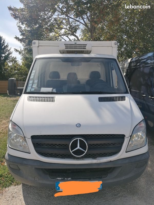 Voiture utilitaire (image 1)