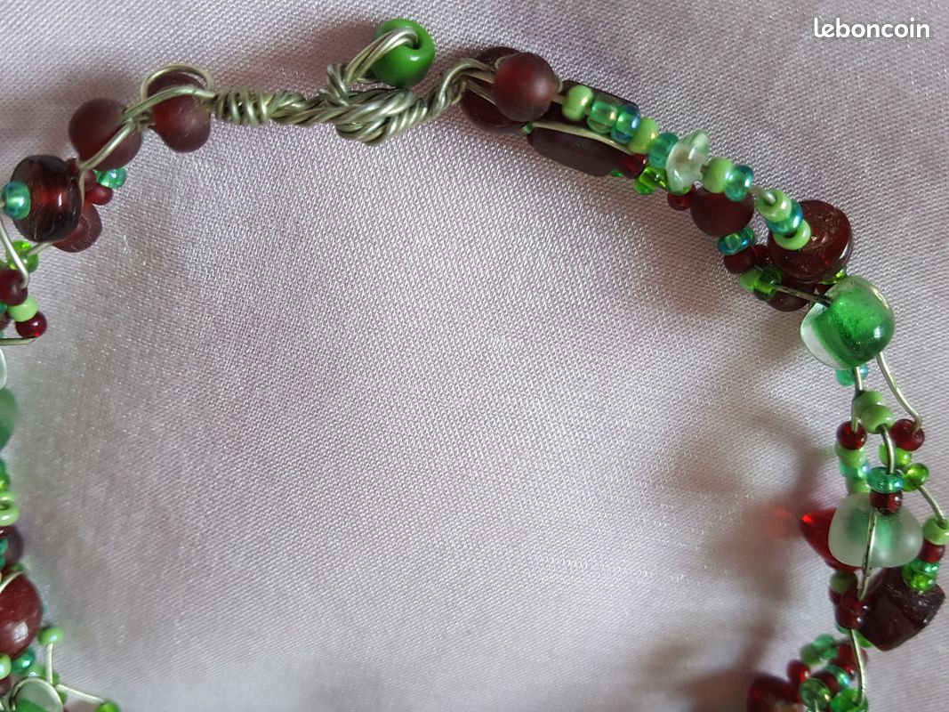 Bracelet perles de rocailles vert et rouge bordeaux (image 3)