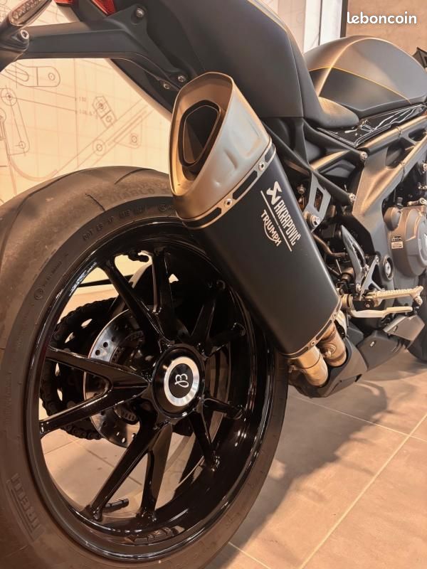 Triumph SPEED TRIPLE 1200 RR EDITION BREITLING (image 4)