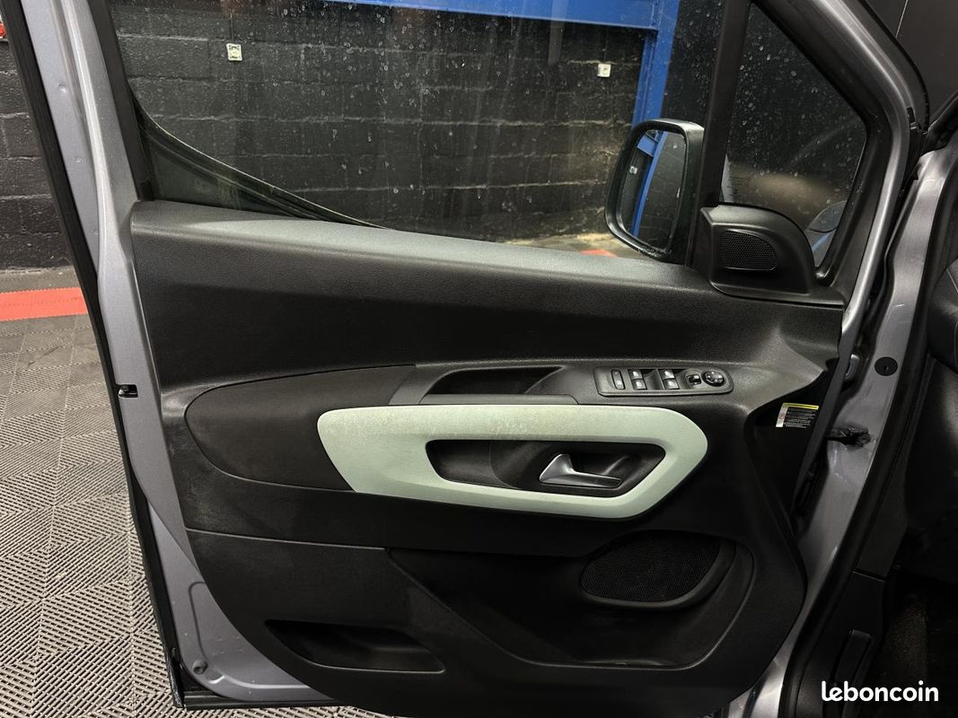 CITROEN BERLINGO III 1.5 BlueHDi 130 CH / COMBI M Shine PHASE 1 (image 23)