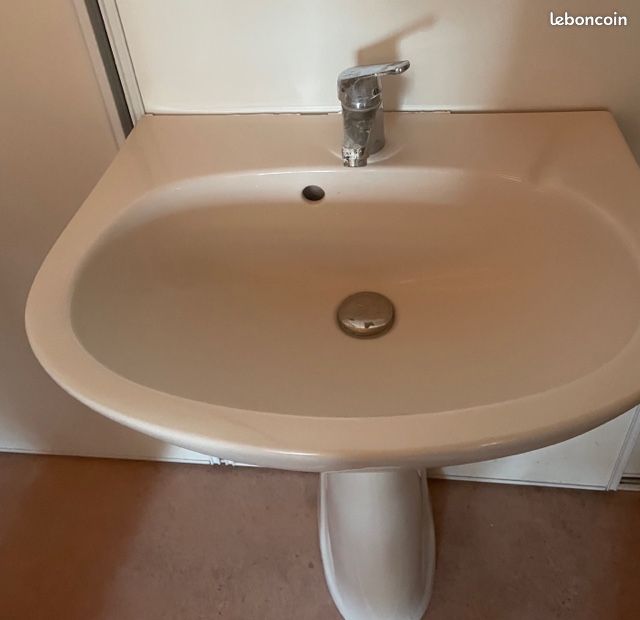 Lavabo avec robinet (image 7)