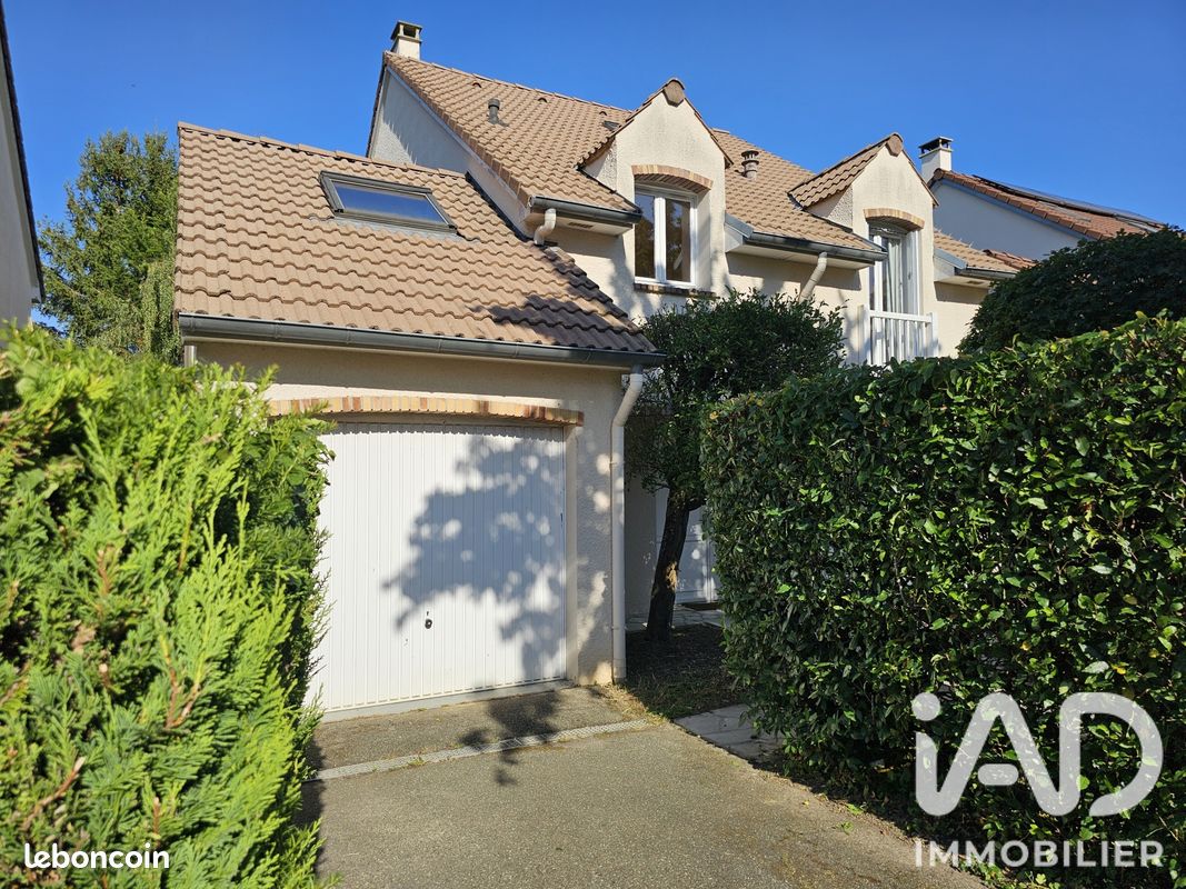 Maison 8 pièces 148 m² · à Saint-Germain-en-Laye · 148 m² · 3 550 €/mois