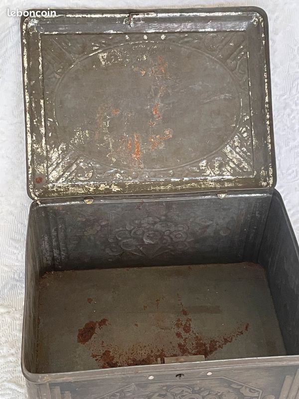 Jolie Boite En Métal De Truffes Fantaisie Aux éclats De Caramel Au Beurre Sale