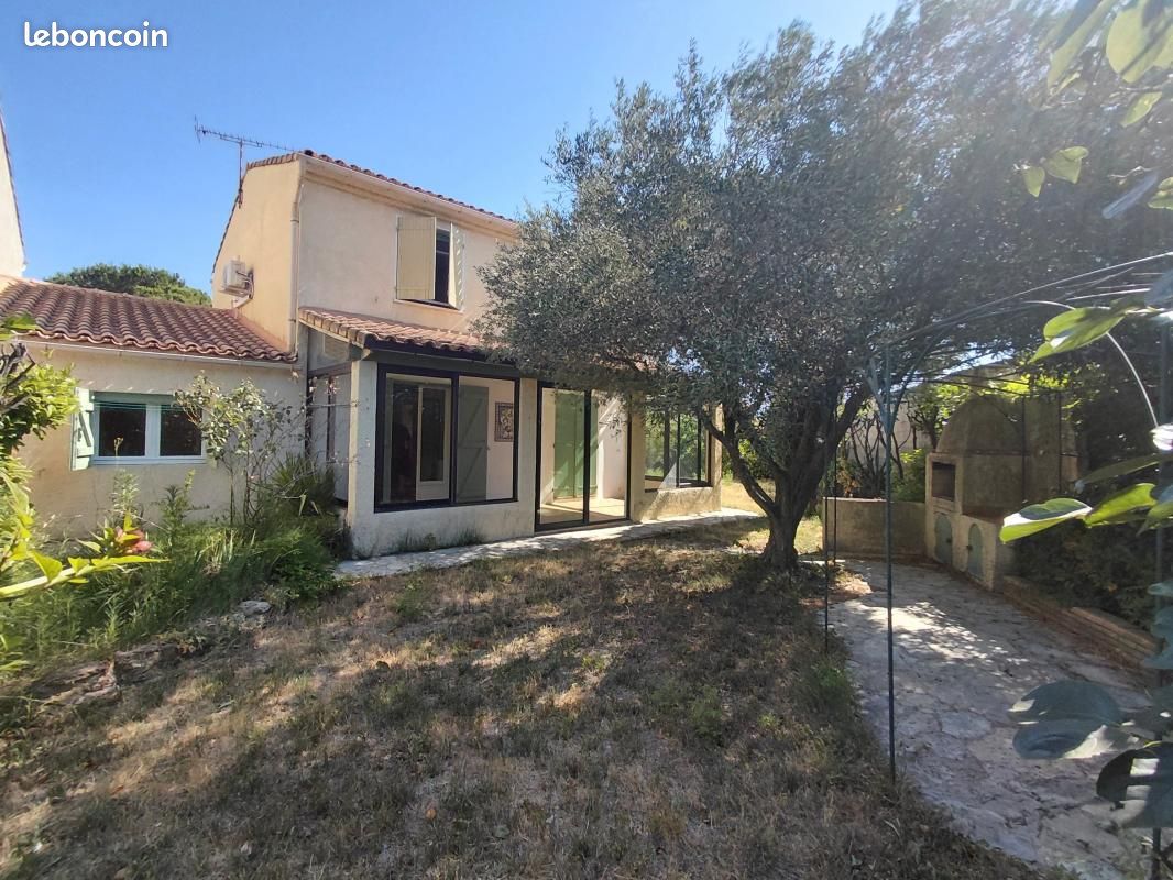 Maison 4 pièces 102 m² · à Saint-Martin-de-Crau · 102 m² · 1 300 €/mois