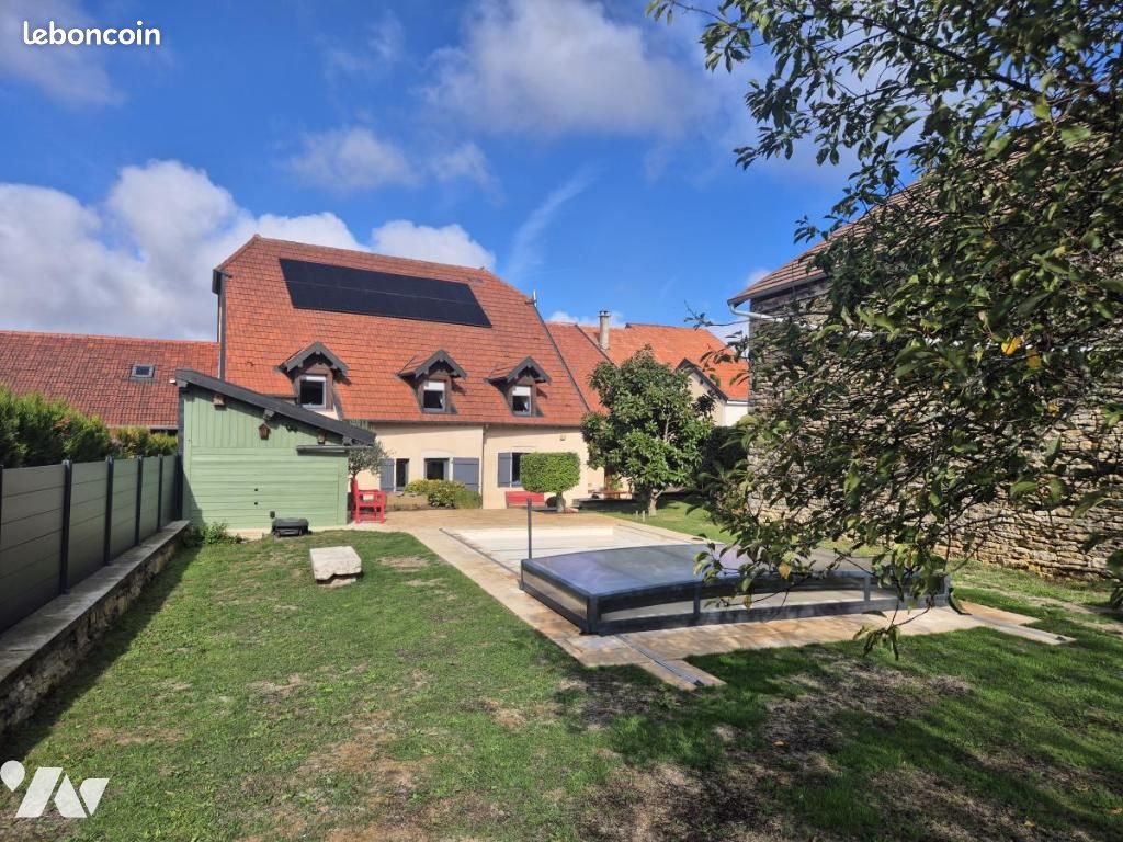 Maison 212 m² · à Pouilley-Français · 212 m² · 550 000 €