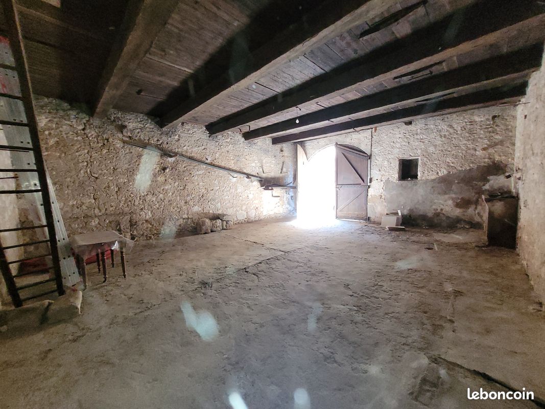 Parking 75 m² · à Fleury · 75 m² · 65 000 €