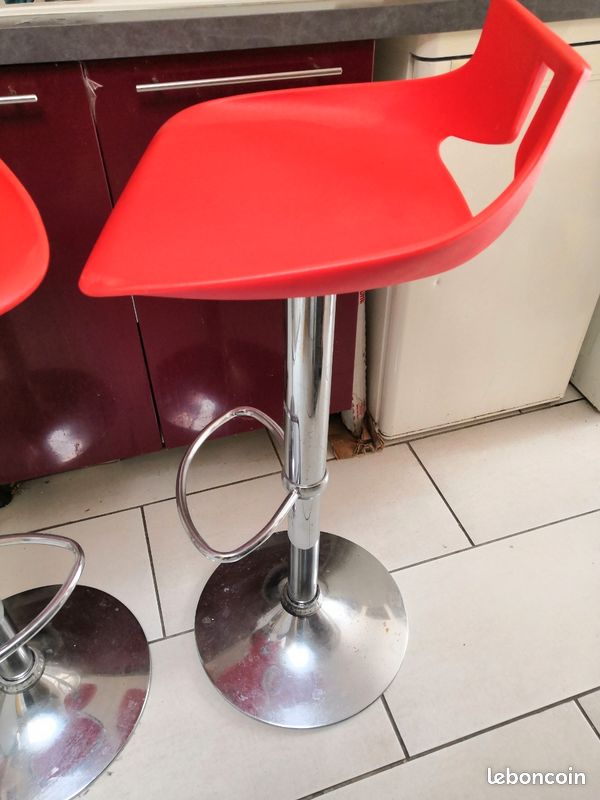 Chaises hautes de bar rouge (image 2)