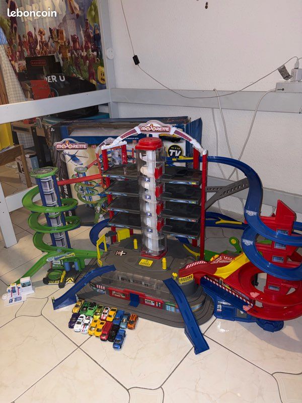 Garage Majorette Super circuit + 17 voitures (image 1)