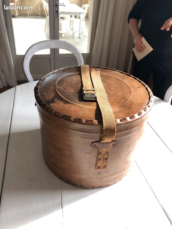 Boite ancienne a chapeaux (image 1)