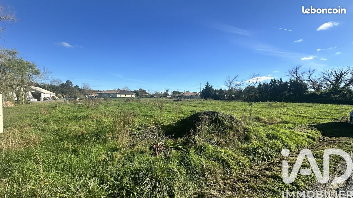 Terrain 830 m² · à Saint-Savin · 830 m² · 54 500 €