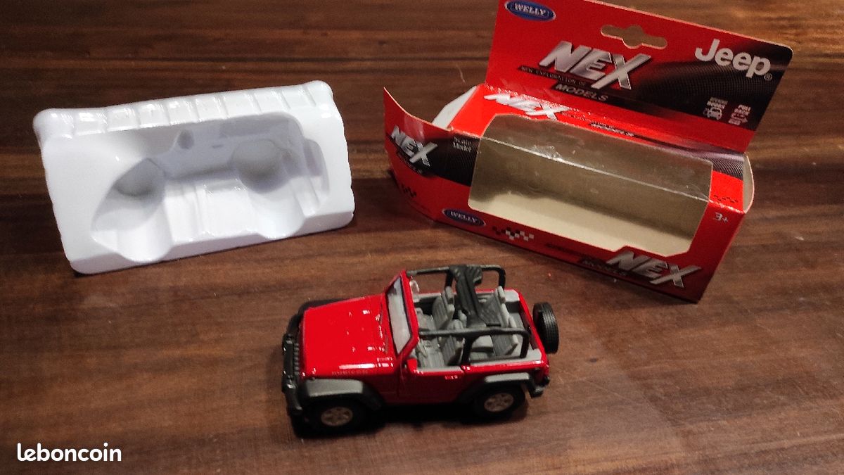 Petite voiture Jeep (image 1)