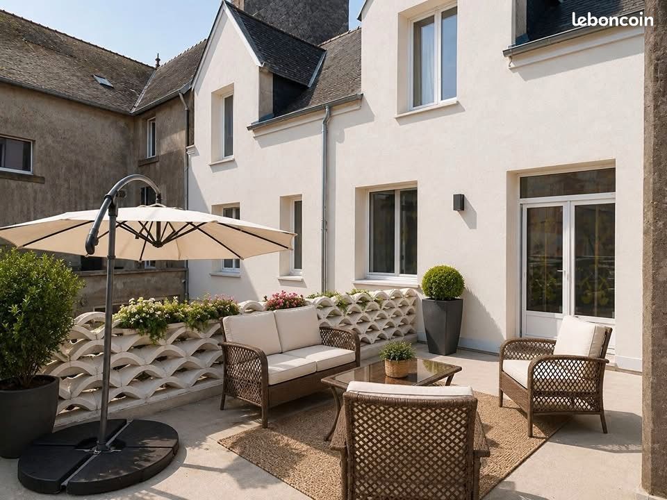 Maison 8 pièces 196 m² · à Callac · 196 m² · 170 000 €