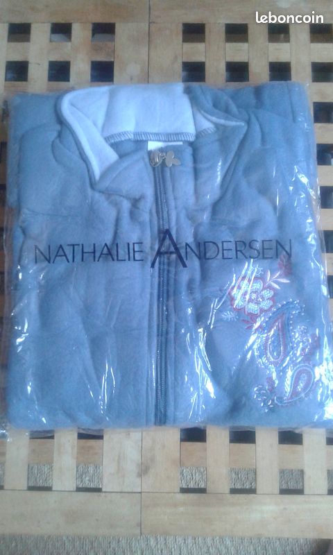 Veste / gilet polaire gris avec broderie Nathalie Andersen pour Damart taille M / neuf (image 1)