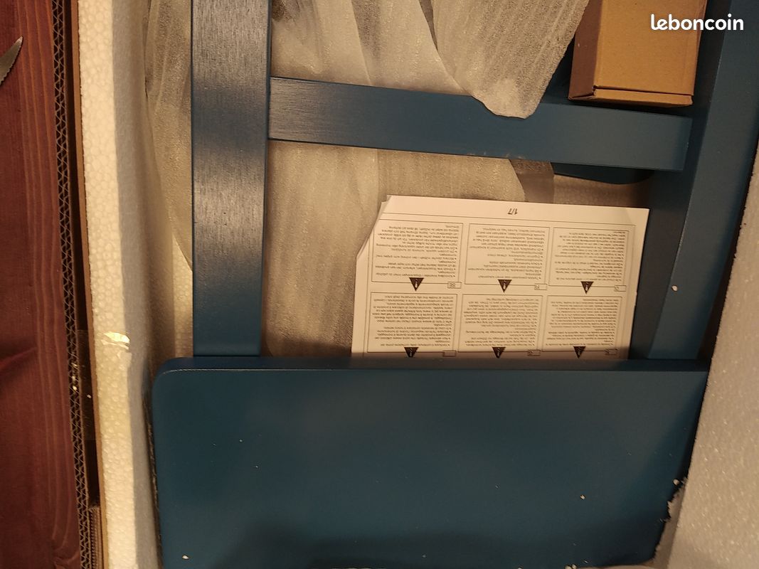 Chaise Vertbaudet bleu foncé neuve (image 2)