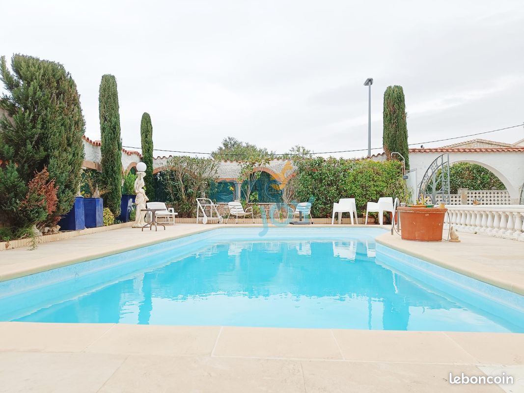 Villa 8 pièces 250 m² - Le Château-d'Oléron 17480 (image 2)