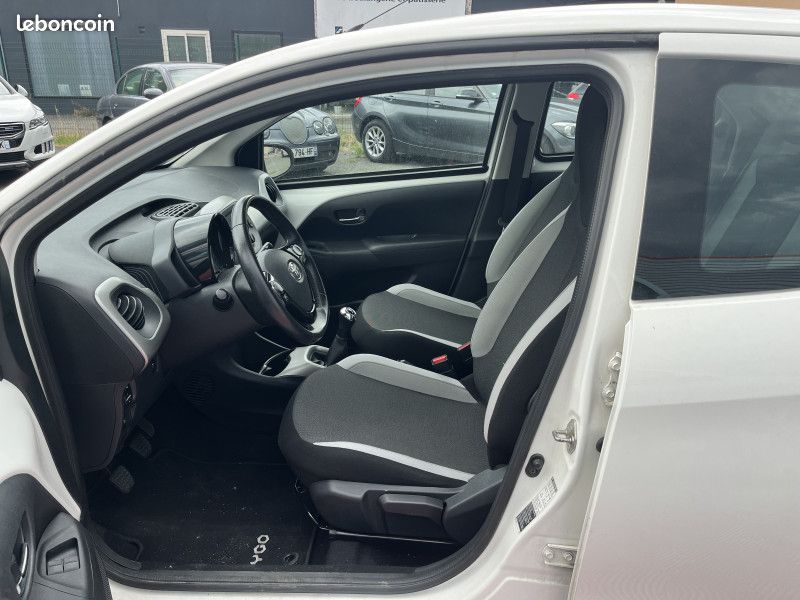 Toyota AYGO 1.0 VVT-I 69CH X-PLAY 5P (image 2)