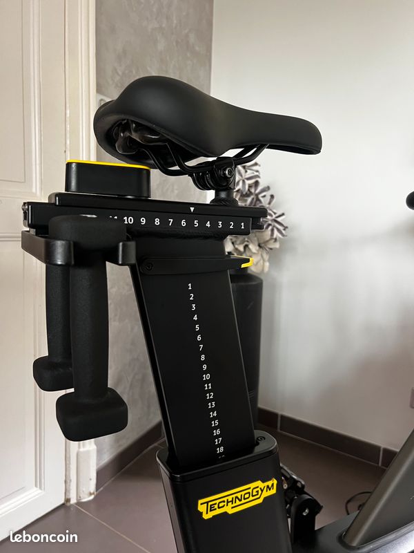 Vélo d’intérieur TECHNOGYM BIKE (image 5)