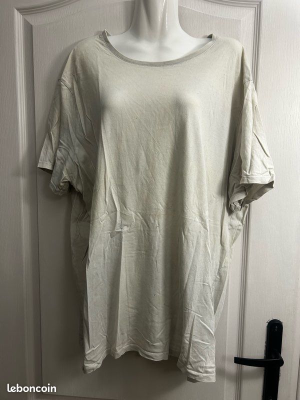 T shirt (image 1)