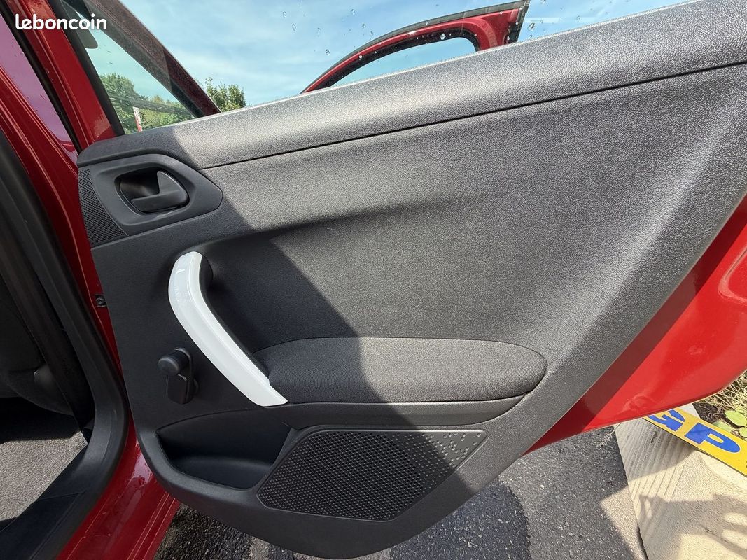 Peugeot 208 1.2 PURETECH 68CH LIKE 5P (image 19)