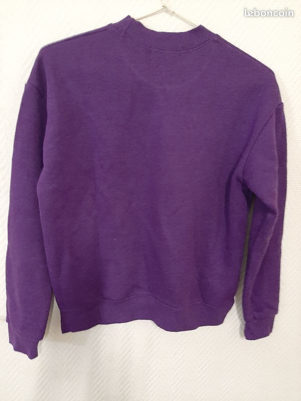 Un sweat shirt (image 1)