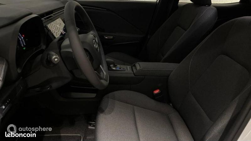 Lexus Lbx 1.5 136ch Business Plus 2WD MY26 (image 12)
