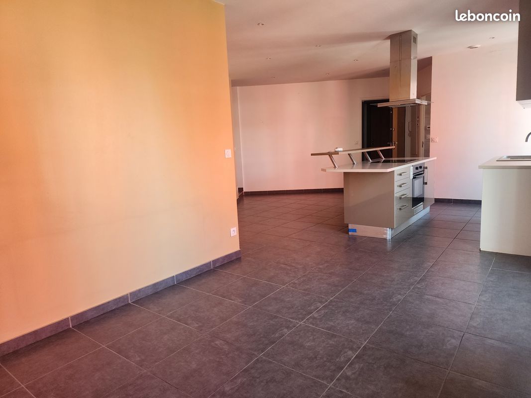 Appartement 4 pièces 75 m² · à Saint-Étienne · 75 m² · 115 000 €