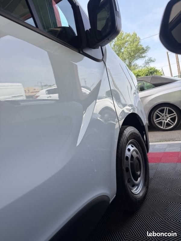 Renault Trafic FOURGON FG BLUE DCI 130 L1H1 2T8 GSR2 ADVANCE 24 567 HT / 29 480,00 TTC (image 6)