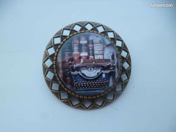 Broche Épingle En Bronze Cabochon « Maison Bretagne » - 2,5 Cm, Bijou Neuf