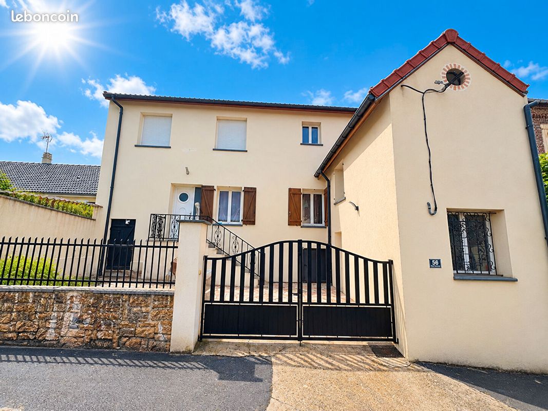 Maison 7 pièces 141 m² · à Montchevreuil · 141 m² · 299 915 €