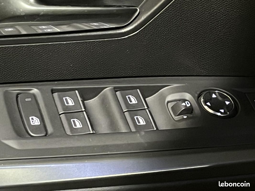 PEUGEOT 5008 1.2i Hybrid -145CV - BV e-DCS6 III GT (image 22)