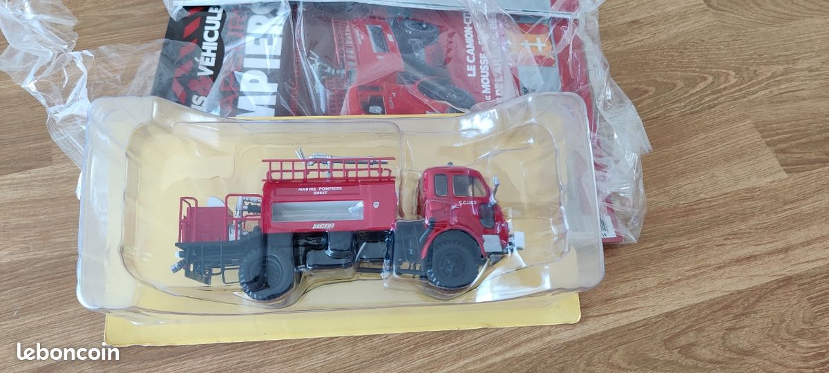 Camion de pompier de collection 1/43 camion citerne des marins-pompiers de l'arsenal de Brest neuf sous blister (image 1)