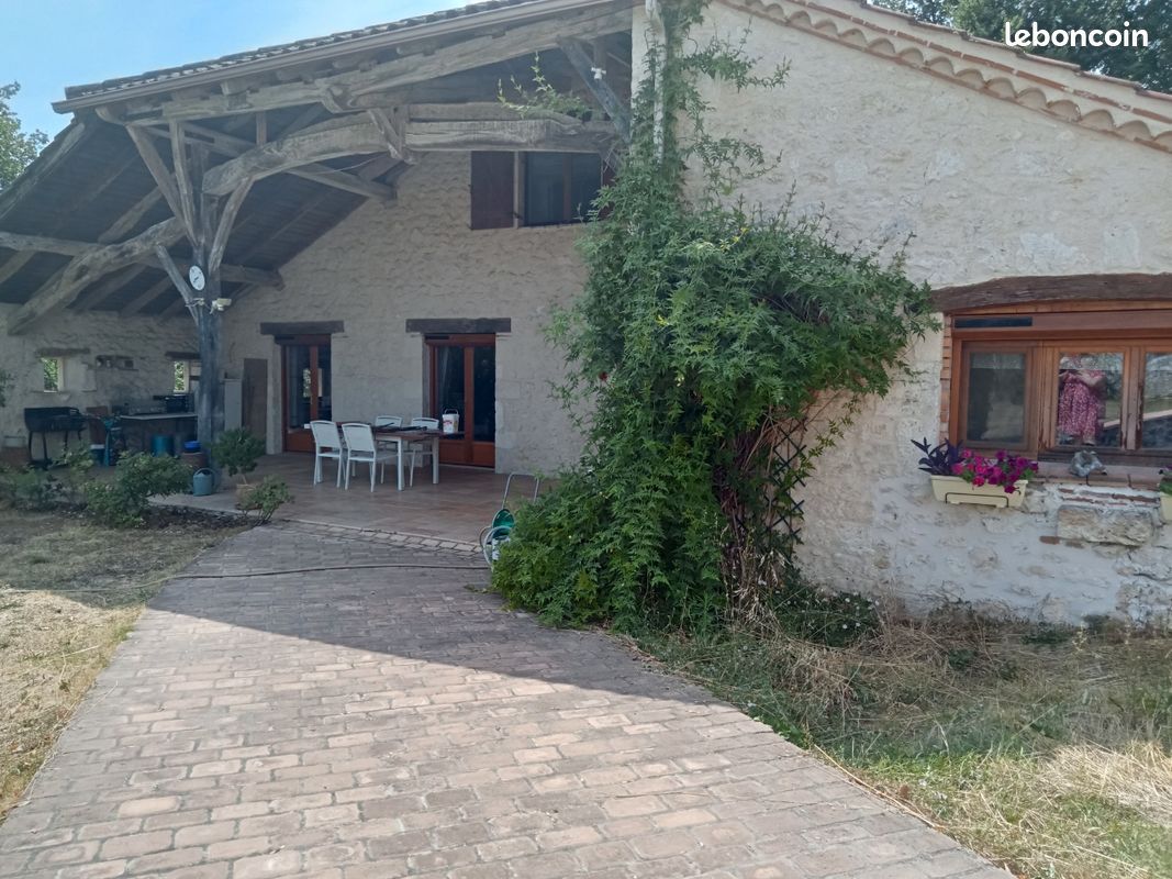 Maison 8 pièces 310 m² · à Hautefage-la-Tour · 310 m² · 450 000 €