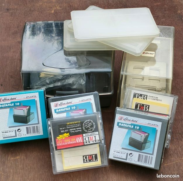 Lot De 80 Disquettes Amiga 3,5 Pouces – 880 KB – Avec Boîtes De Rangement – Occasion