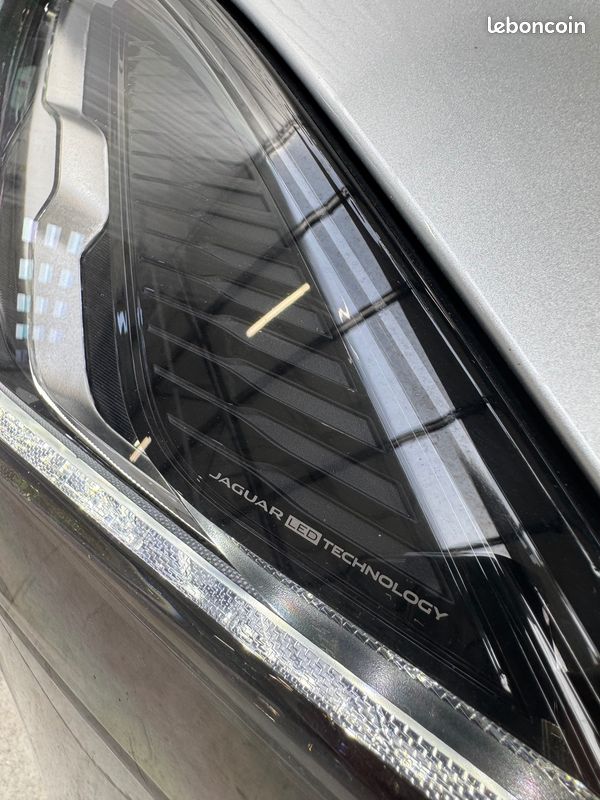 Jaguar E-Pace 2.0d 180ch R-Dynamic SE BVA9 AWD / Toit Pano / Meridian / Sièges Chauffants / Caméra (image 23)